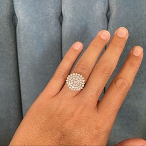 White gold/ Diamond cluster ring